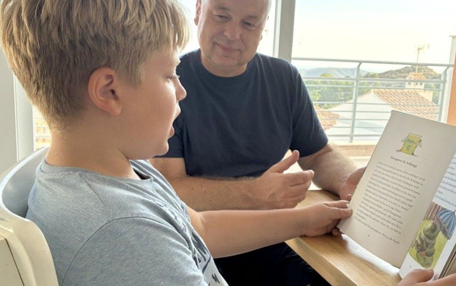 Günter Bonin liest gemeinsam mit seinem Sohn